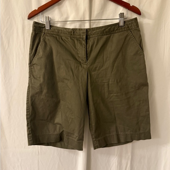 Tommy Bahama green Bermuda shorts size 8 - Picture 1 of 8